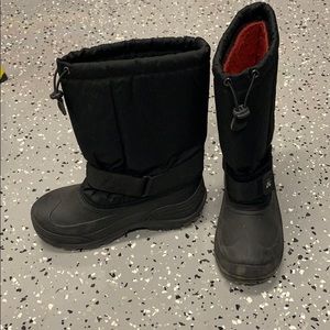 Kamik snow boots barely used. Boy or girl